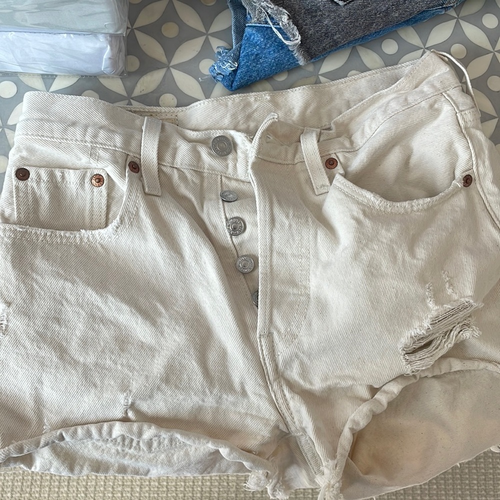 Cream colored Levi’s jean shorts